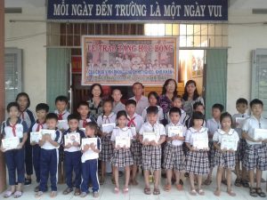 Chùa Vĩnh Phong trao học bổng cho HS đầu năm học 2019-2020